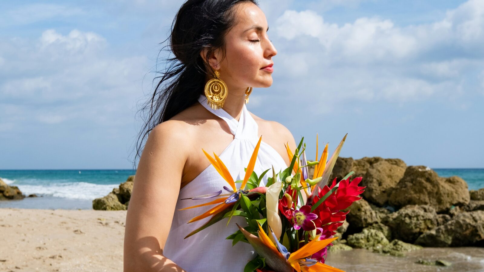 Tropical Hawaiian Bridal Inspiration Shoot
